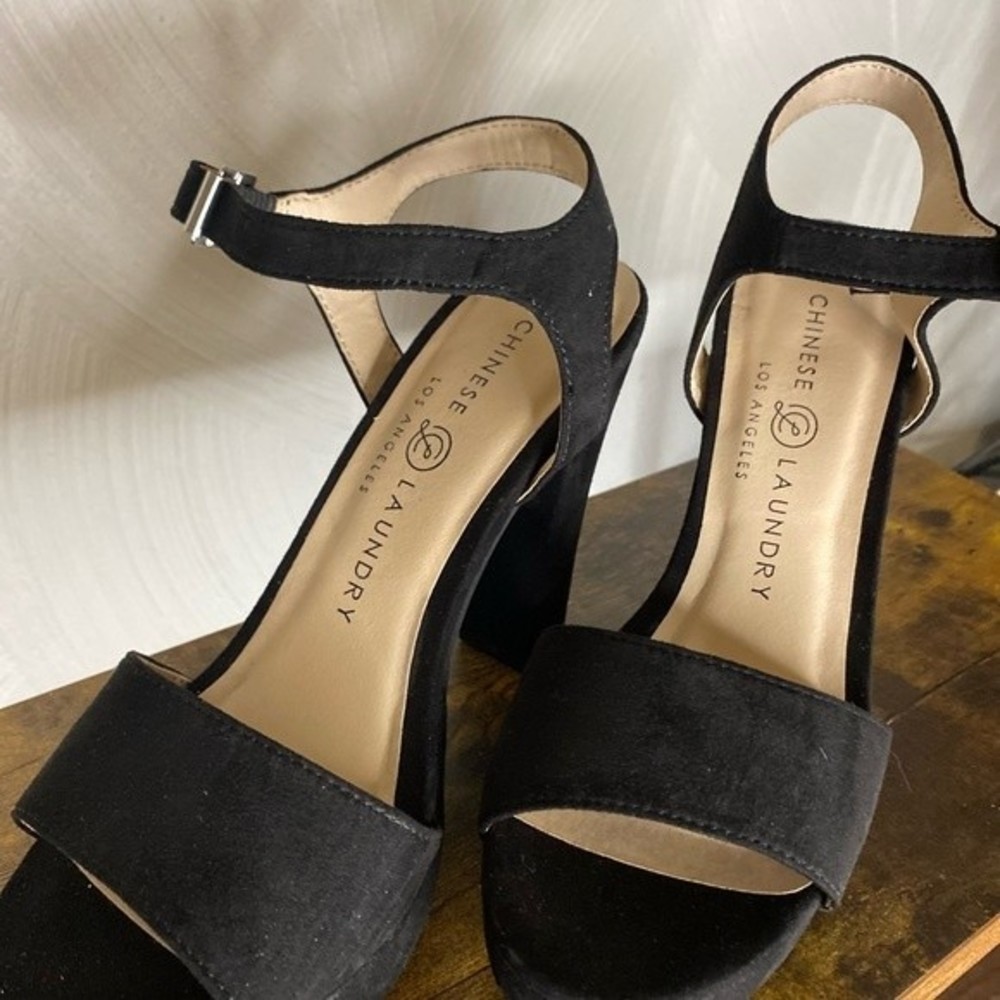 Chinese Laundry Z-Aced micro sued heels; US 7 - Picture 4 of 7